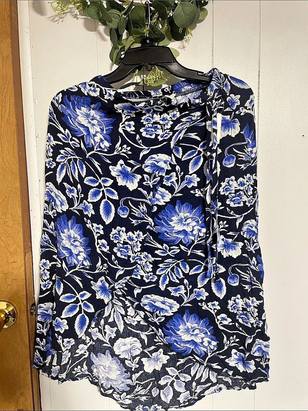 Aéropostale Floral Long Sleeve Blouse in Blue & White